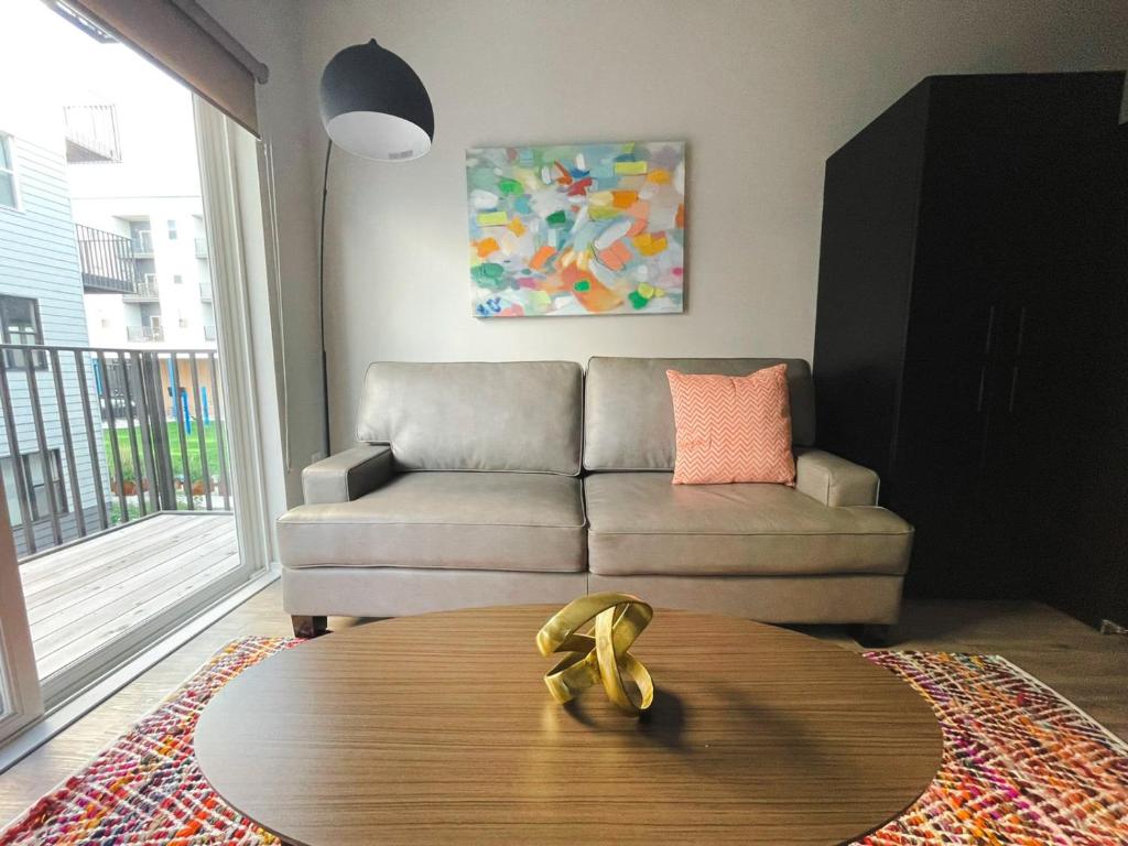 Sleepover 1BD 1BA Omaha Apartments - Appartement Met Balkon
