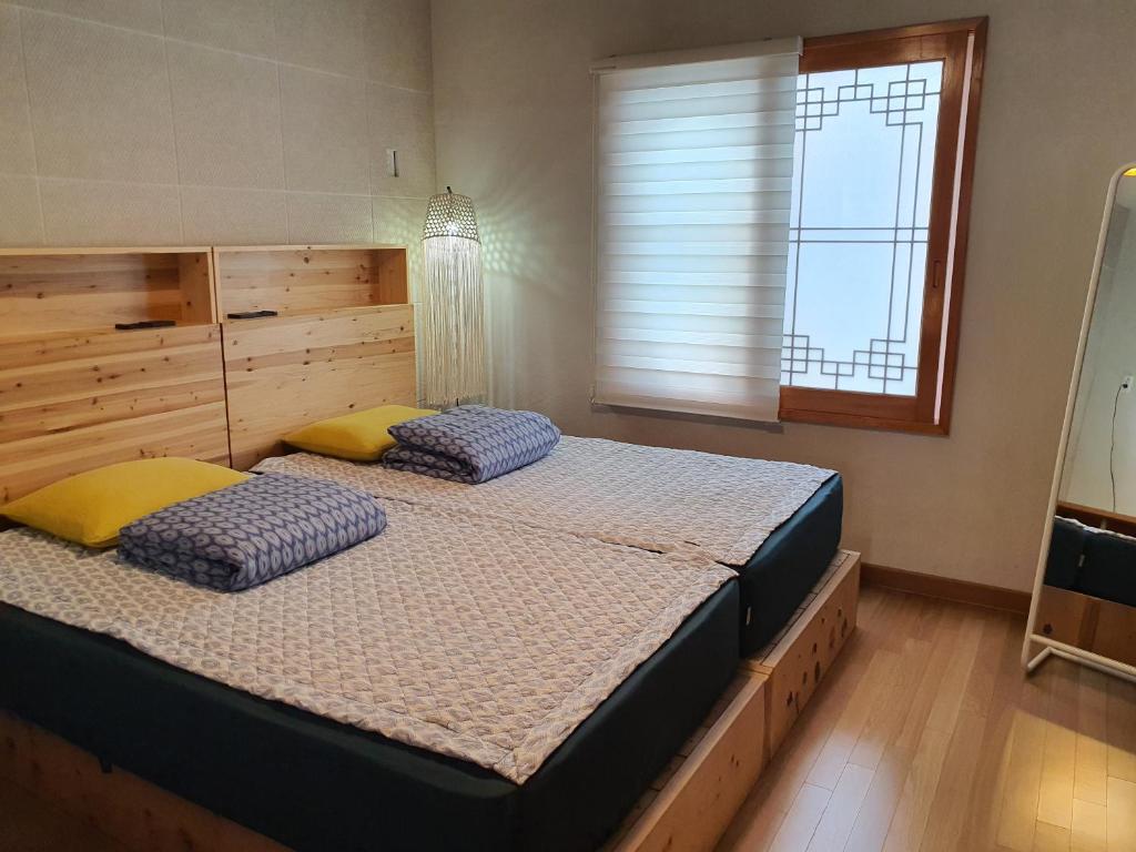 Postel nebo postele na pokoji v ubytování Tong Stay
