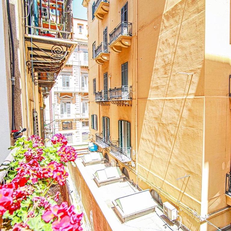 Balkon lub taras w obiekcie Delle Palme Rooms elegante monolocale in centro
