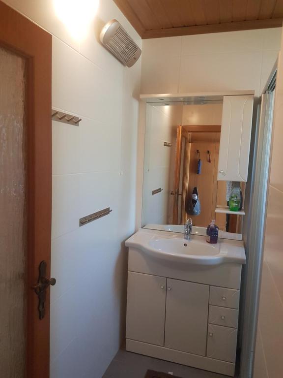 A bathroom at Ferienhaus Christian