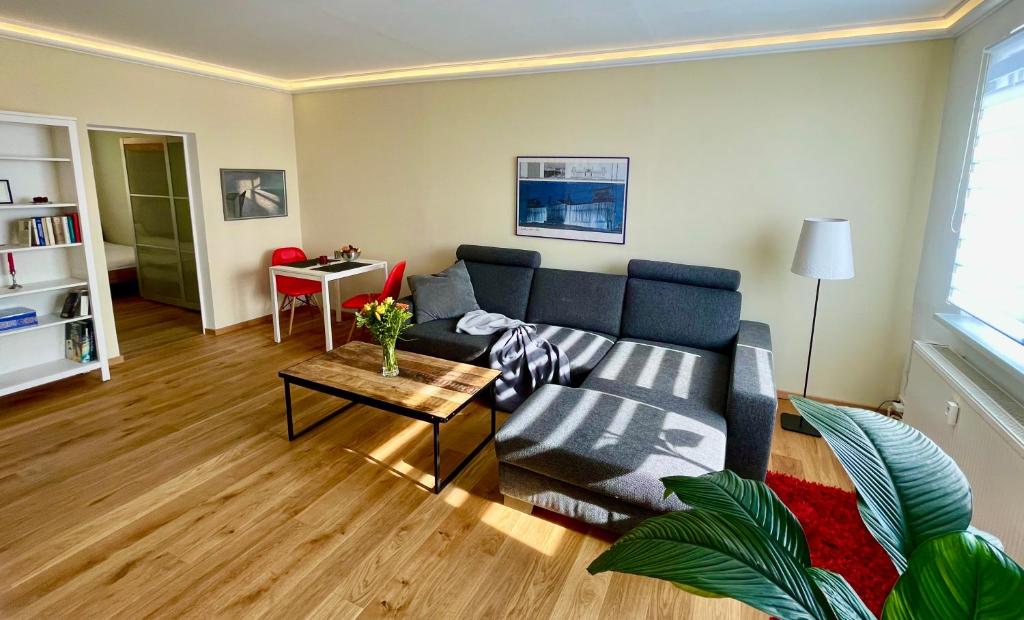 a living room with a couch and a table at Leipzig-Apartments nahe Bahnhof, BMW und UFZ, inkl Parkplatz und Fahrräder in Leipzig