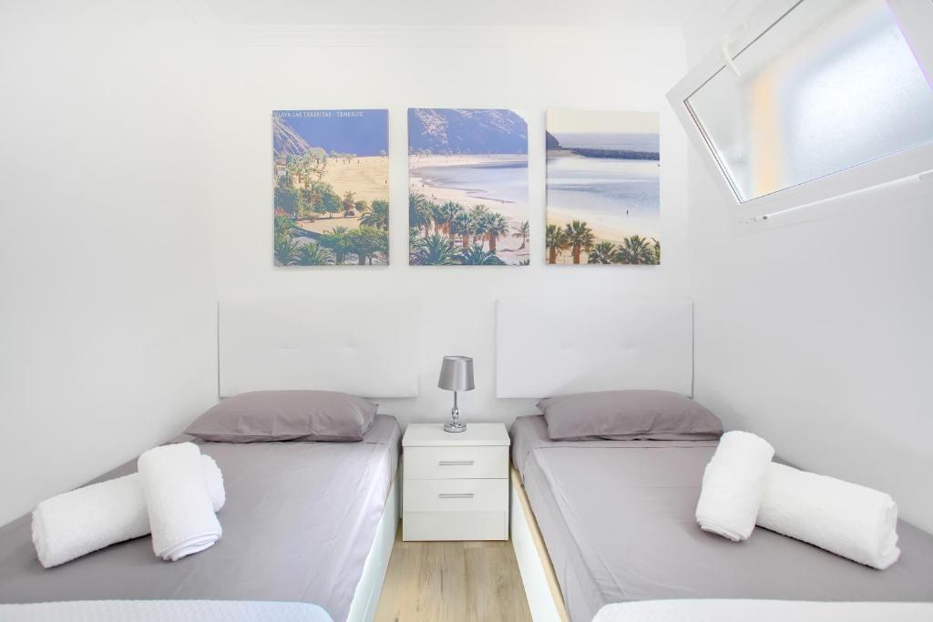 A bed or beds in a room at LUXURY PENTHOUSE, Best Sunset, Heated Pool, Fast WiFi