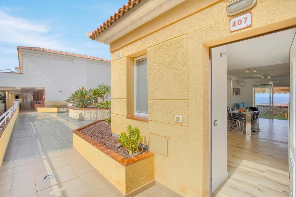 A balcony or terrace at LUXURY PENTHOUSE, Best Sunset, Heated Pool, Fast WiFi