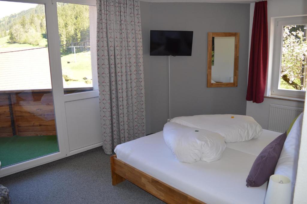 Postel nebo postele na pokoji v ubytování Grüner Hut - DEIN BERGHOTEL
