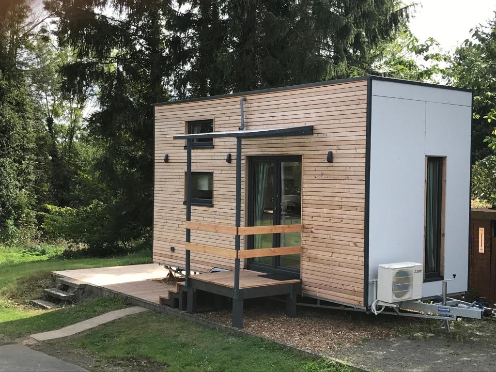a tiny house sitting on a deck in a yard at Tiny-House Reinsdorf in Apelern
