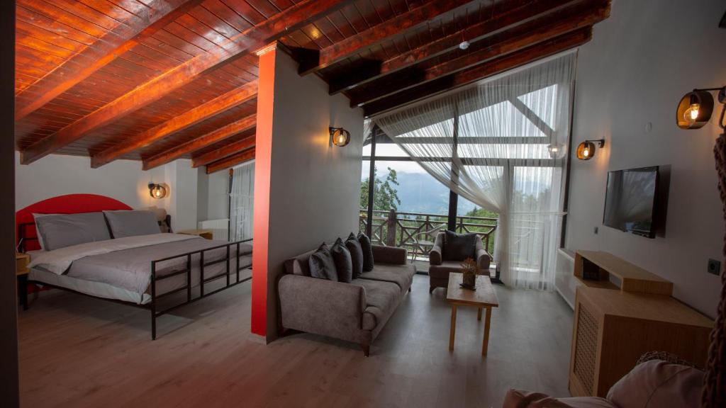 A bed or beds in a room at İspendam Tess Otel