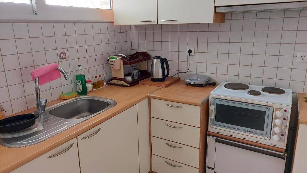 Joan's airport apartment - 9