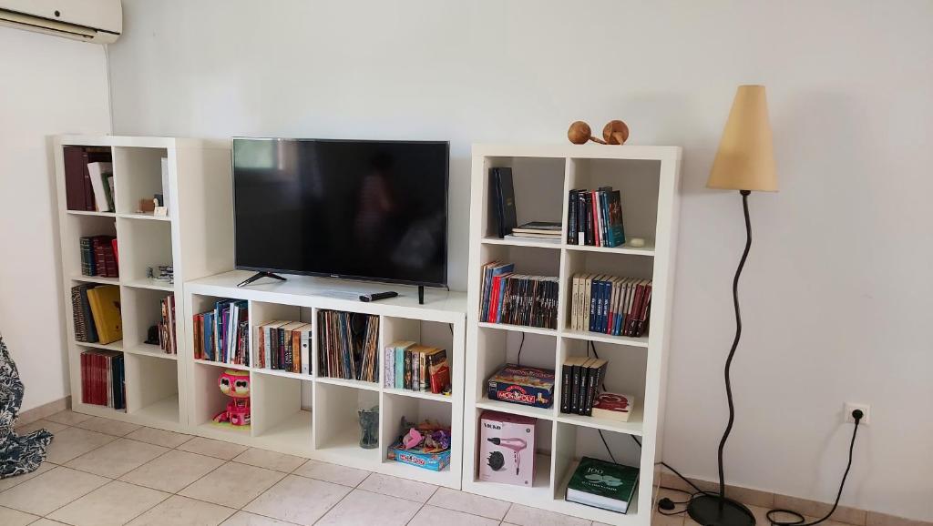 Joan's airport apartment - 7