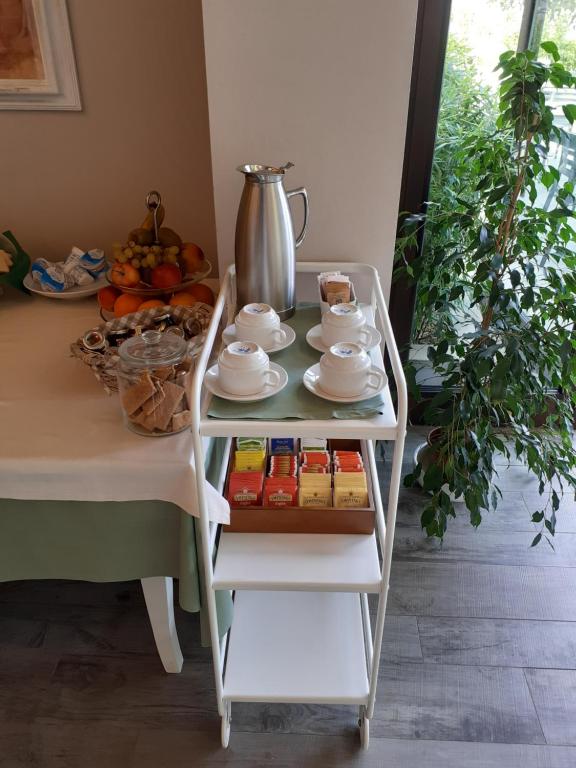 Příslušenství pro přípravu čaje a kávy v ubytování Hotel Le Macine