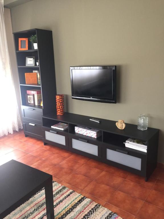 A television and/or entertainment centre at A CASA DE TOXO