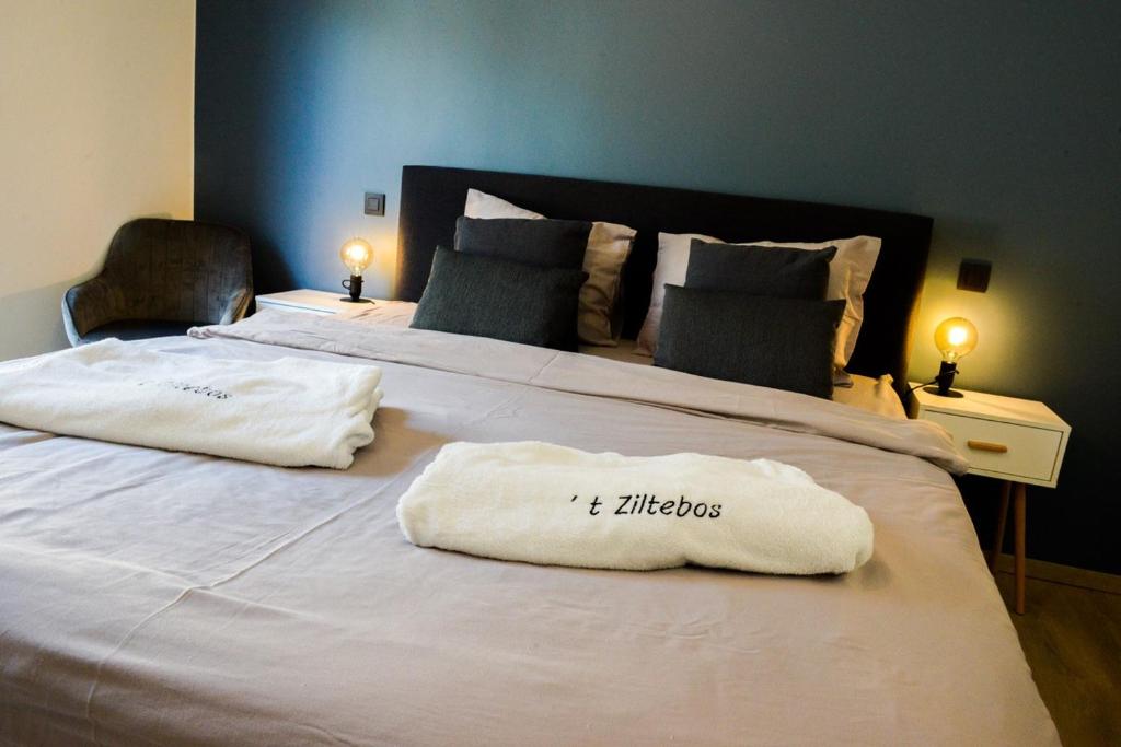 Postel nebo postele na pokoji v ubytování ‘t Ziltebos