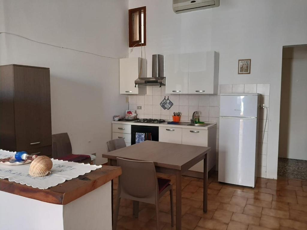 Kuchnia lub aneks kuchenny w obiekcie Lido dei Miracoli