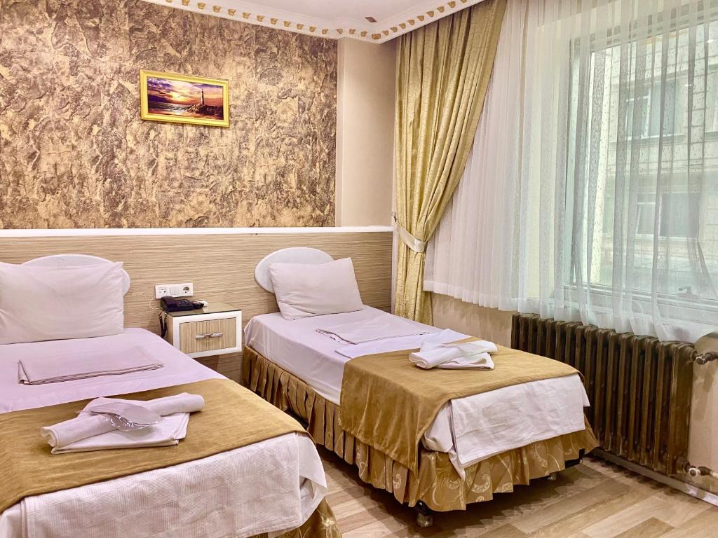 Postel nebo postele na pokoji v ubytování Grand Oral Hotel