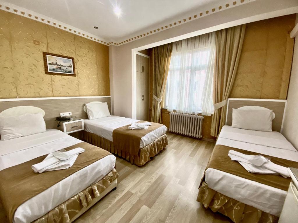 Postel nebo postele na pokoji v ubytování Grand Oral Hotel