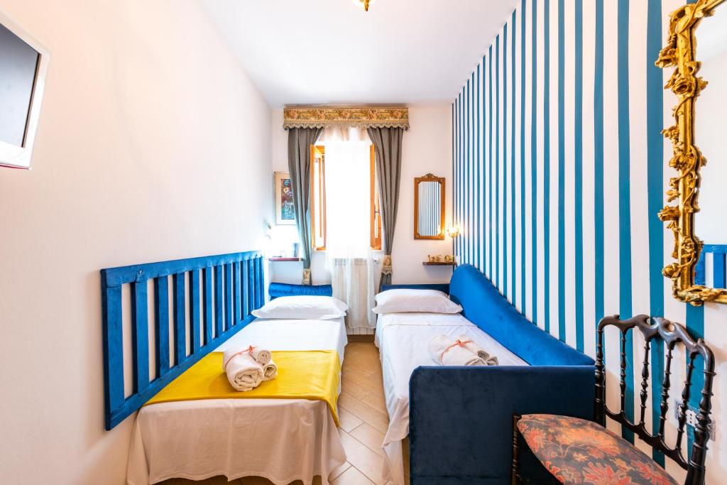 A bed or beds in a room at Extravacanza Safari