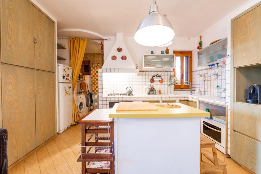 A kitchen or kitchenette at Extravacanza Safari