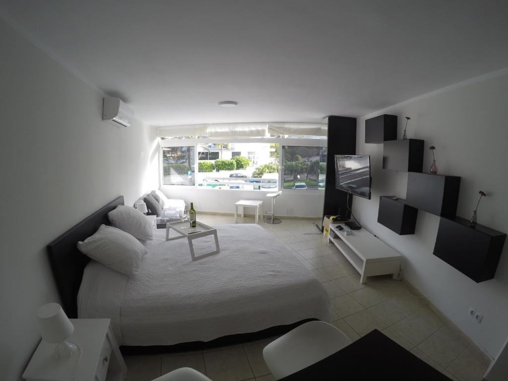 TV a/nebo společenská místnost v ubytování Studio Los Cristianos Beach