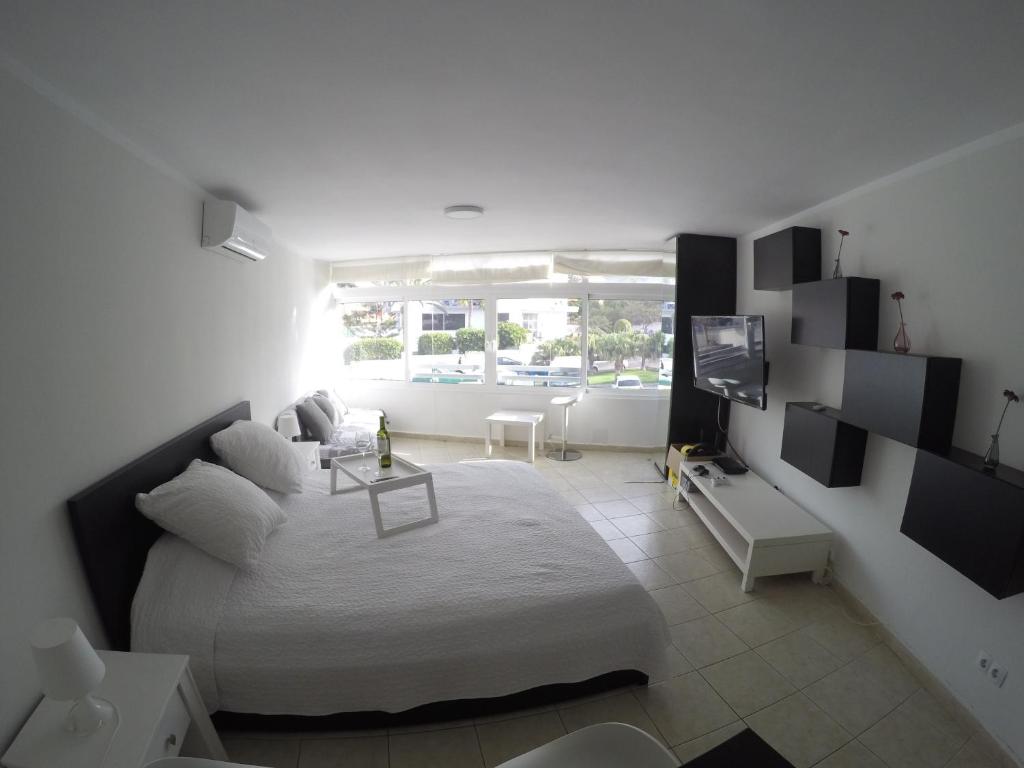 Postel nebo postele na pokoji v ubytování Studio Los Cristianos Beach