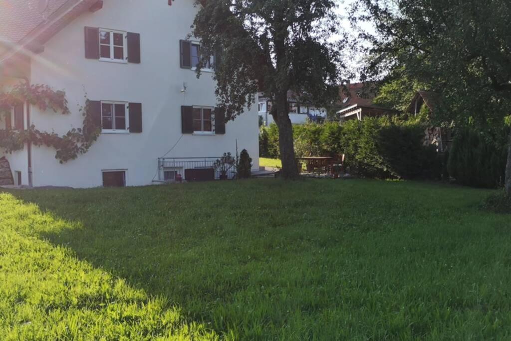 a house with a green lawn in front of it at Ruhige Ferienwohnung inkl. Garten im Unterallgäu in Lachen