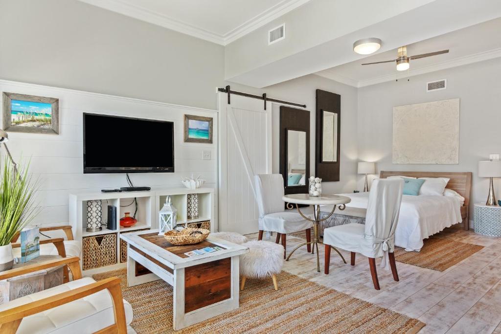 TV a/nebo společenská místnost v ubytování Sea You Soon condo