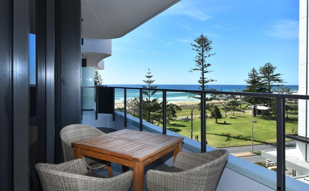 X Kirra Apartments - Resim 4