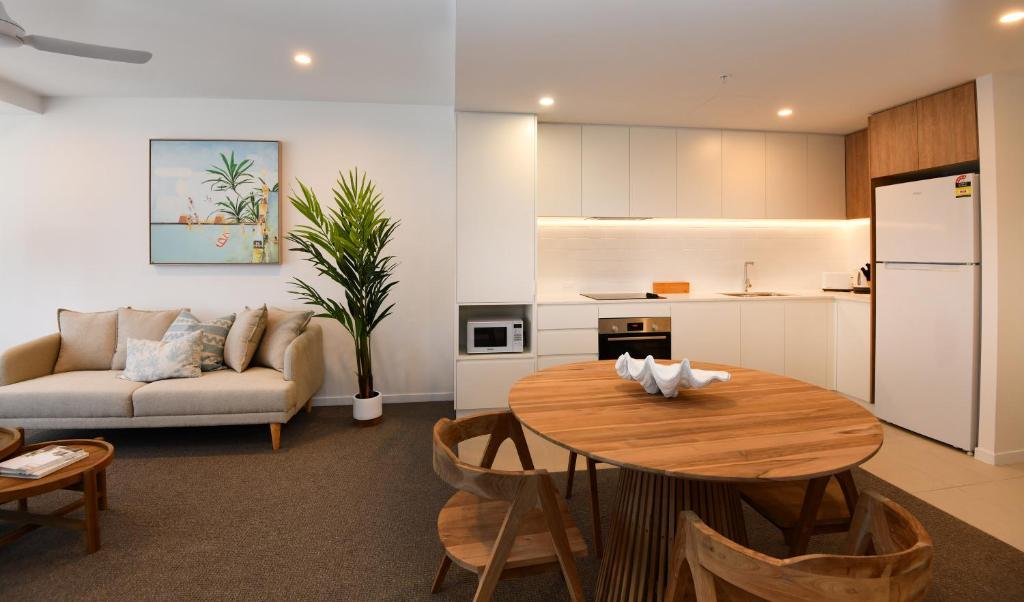 X Kirra Apartments - Resim 12