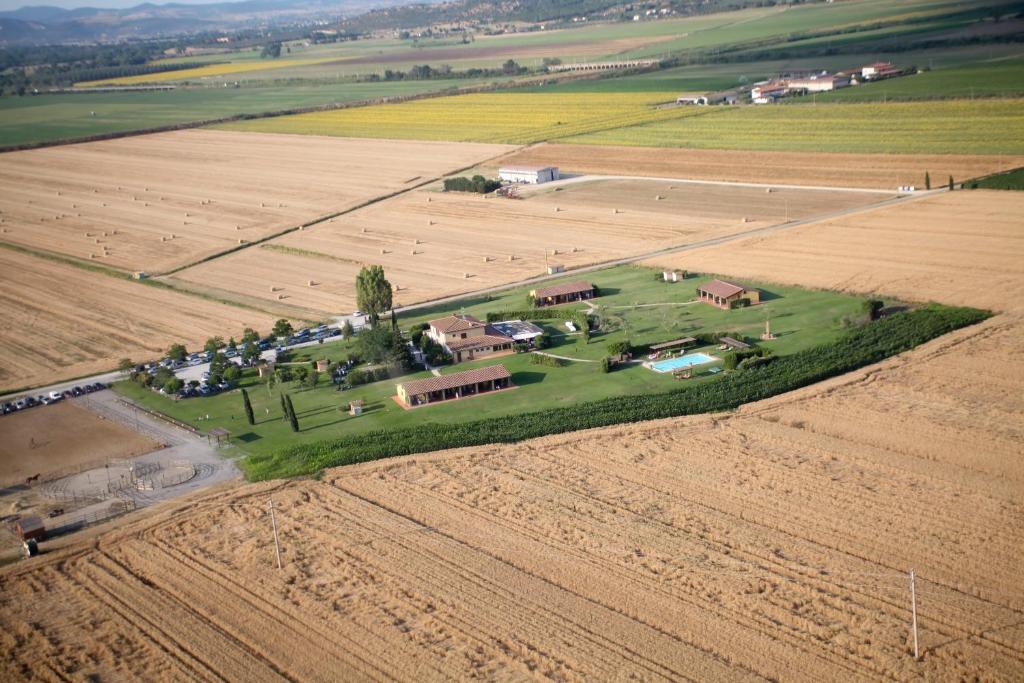 an aerial view of a farm with a field at Agriturismo Giuncola & Granaiolo in Rispescia