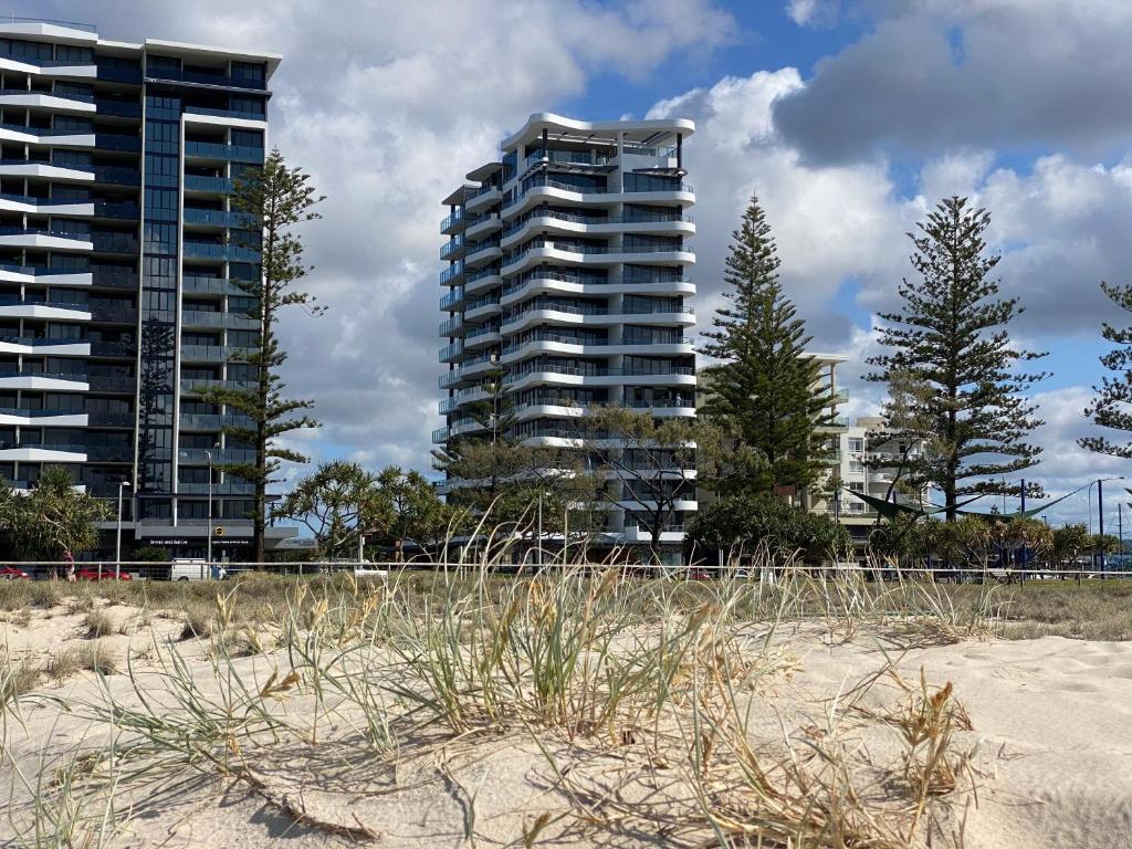 X Kirra Apartments - Resim 15