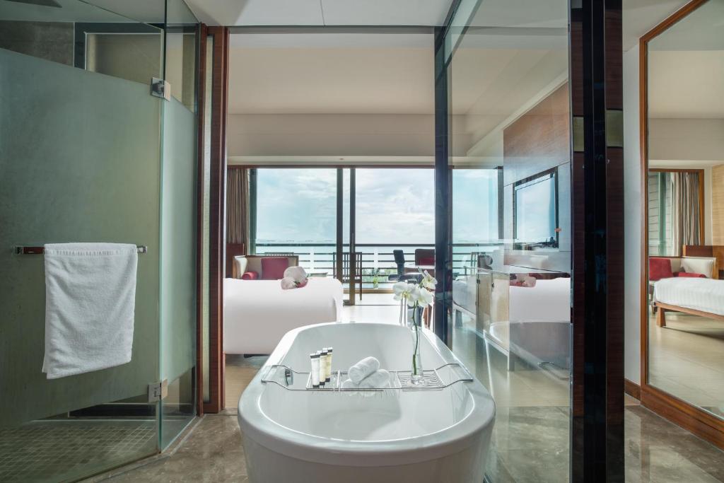 Pullman Oceanview Sanya Bay Resort & Spa - Deluxe Ocean View King