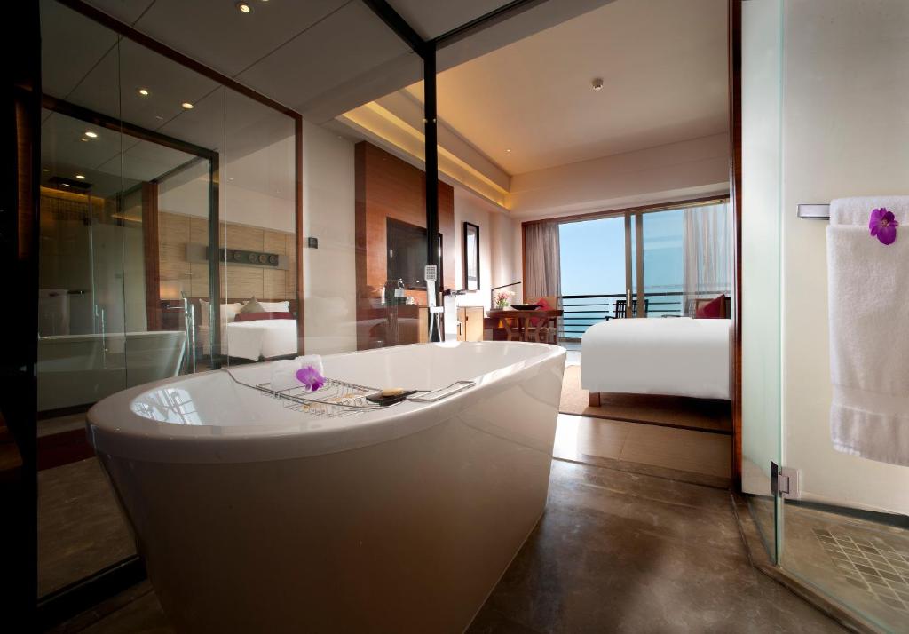Pullman Oceanview Sanya Bay Resort & Spa - Executive Deluxe Ocean View King