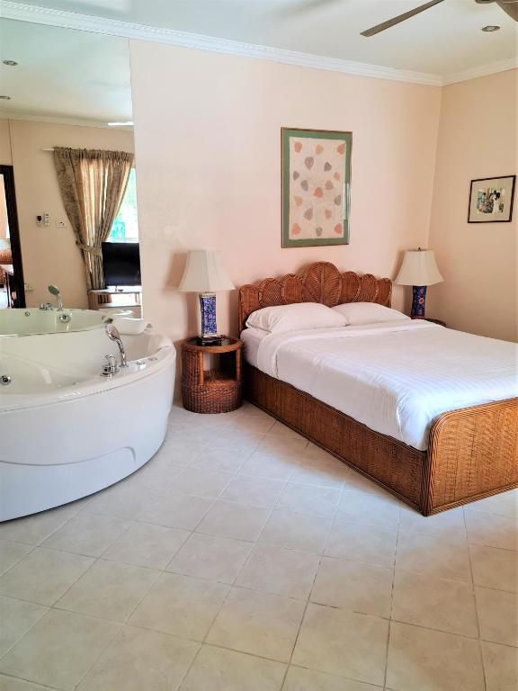 BUTTERFLY GARDEN BOUTIQUE RESIDENCES Apts and villas, A Lifestyle Destination Ex Lg 1-3 bedroom units , Full kitchen, 2 Full bathrooms, Rain shower, Spa bath, FREE BBQ, Free fast fiber optic WIFI, Staff 24-7 - Resim 11