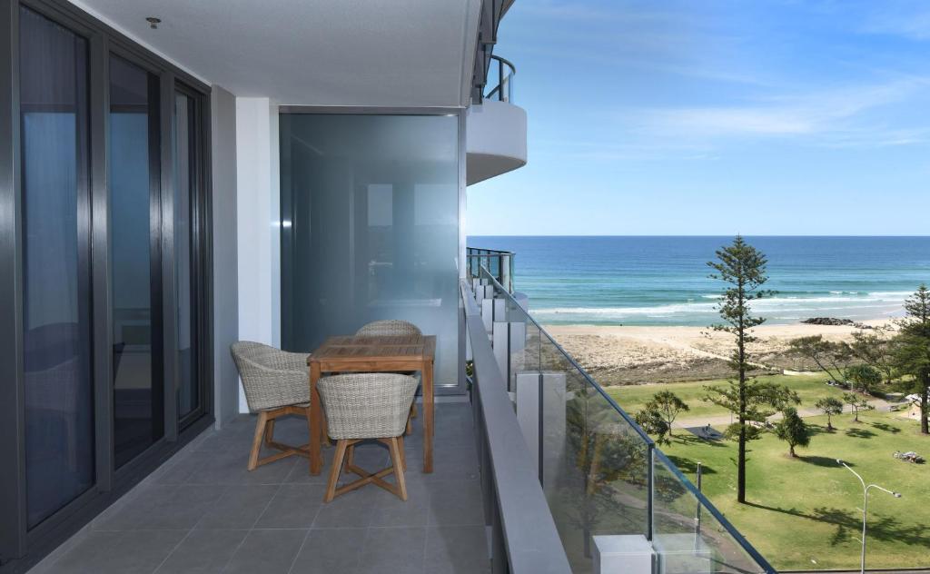 X Kirra Apartments - Resim 18