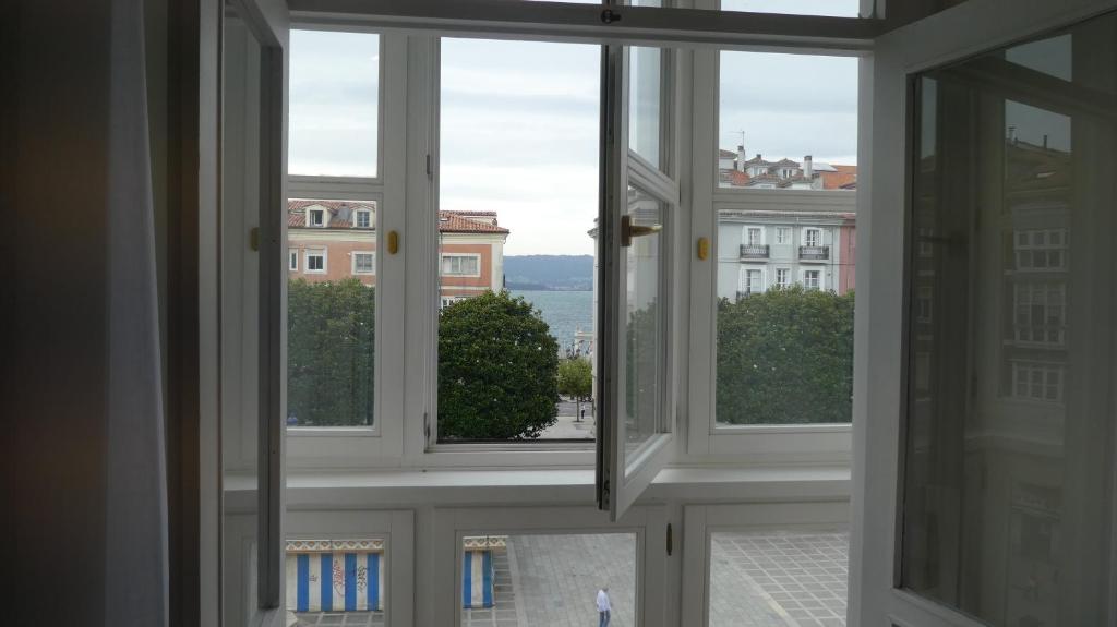 Imagen de la galería de Plaza Pombo B&B - Hostal, en Santander