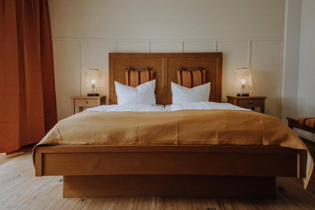 Postel nebo postele na pokoji v ubytování Hotel zur Treene