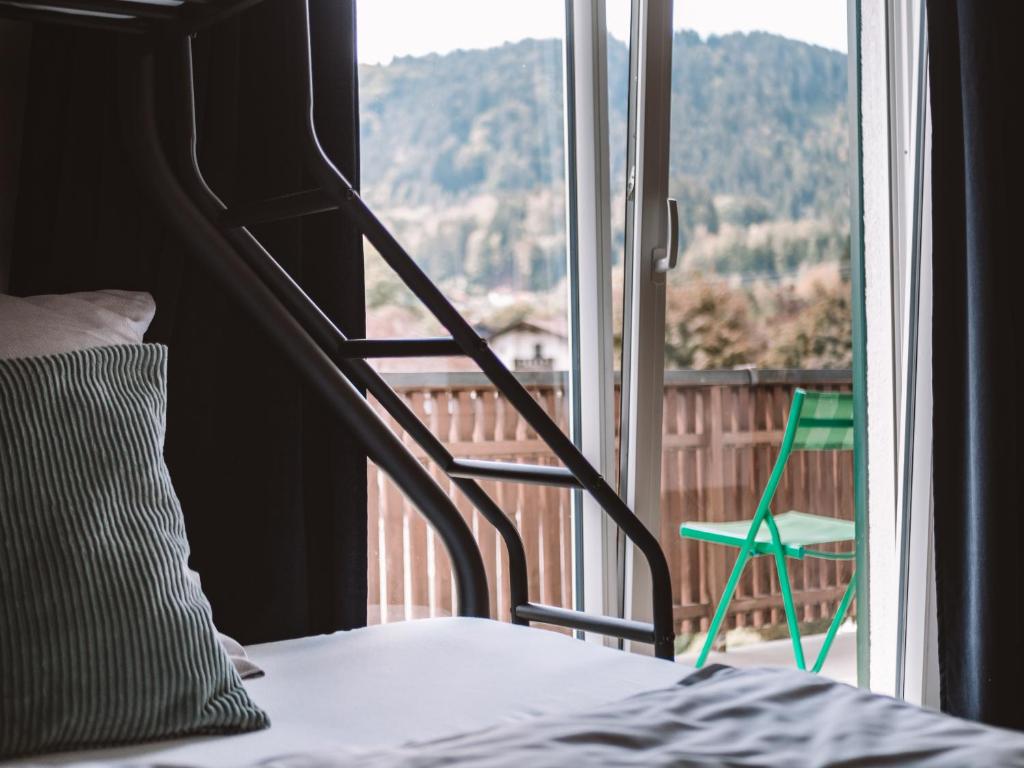 Nespecifikovaný výhled na hory nebo výhled na hory při pohledu z hotelu
