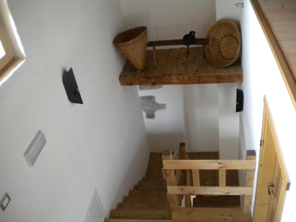 a staircase with wooden steps and baskets on the wall at La Tieda - locazione turistica Reolon in Belluno