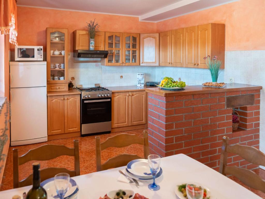Kuchyňa alebo kuchynka v ubytovaní Holiday Home Medica by Interhome