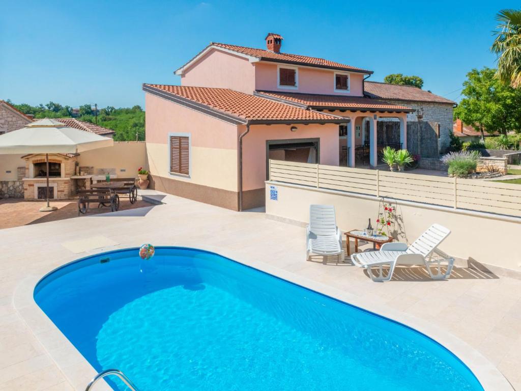 Bazén v ubytovaní Holiday Home Medica by Interhome alebo v jeho blízkosti