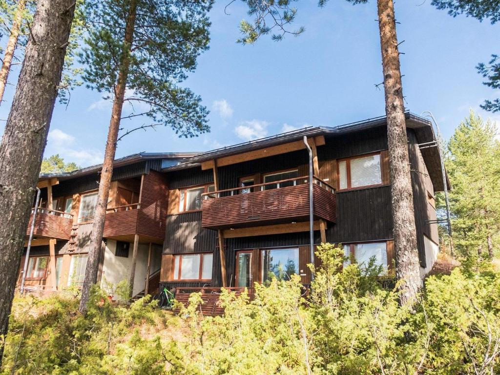 LahdenperäにあるHoliday Home Venla by Interhomeの木の家