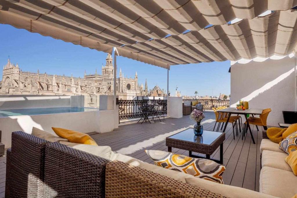 Modern atticpool at the CathedralFree parking, Sevilla ...