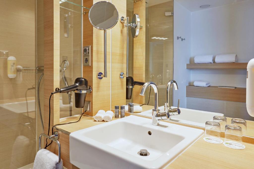 Koupelna v ubytování H+ Hotel Salzburg