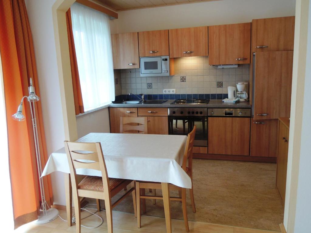 Kuchyň nebo kuchyňský kout v ubytování Appartements Edda