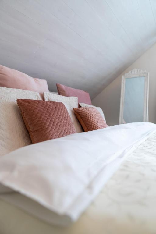 Postel nebo postele na pokoji v ubytování Boutique hotel Soukeníkův dům