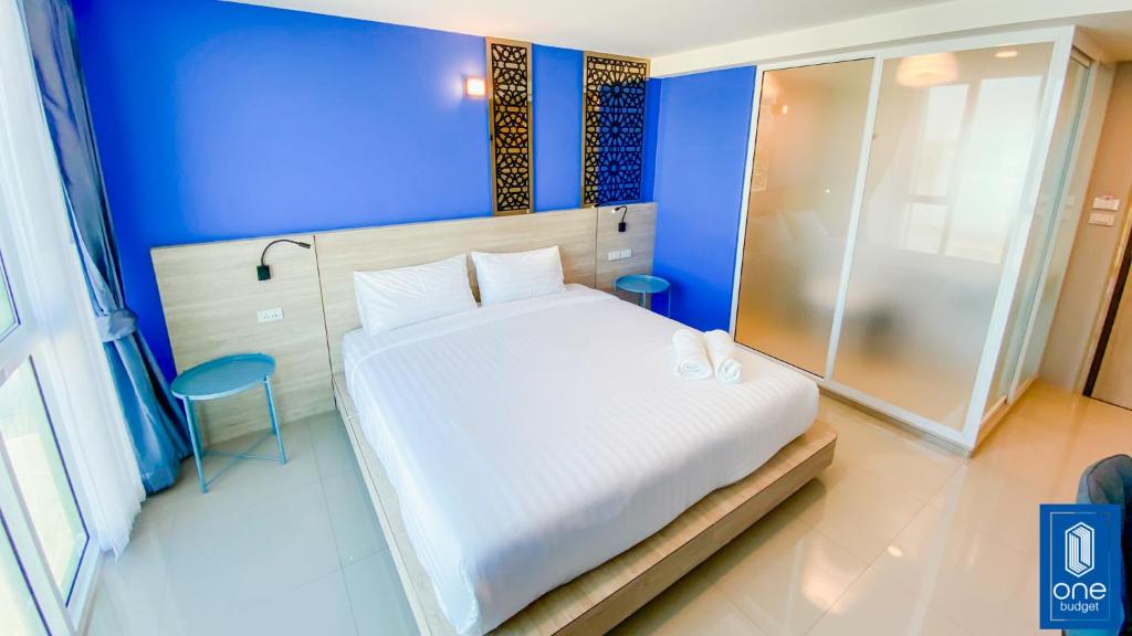 Postel nebo postele na pokoji v ubytování วัน บัดเจท เชียงราย สนามกีฬา One Budget Hotel Chiangrai Stadium