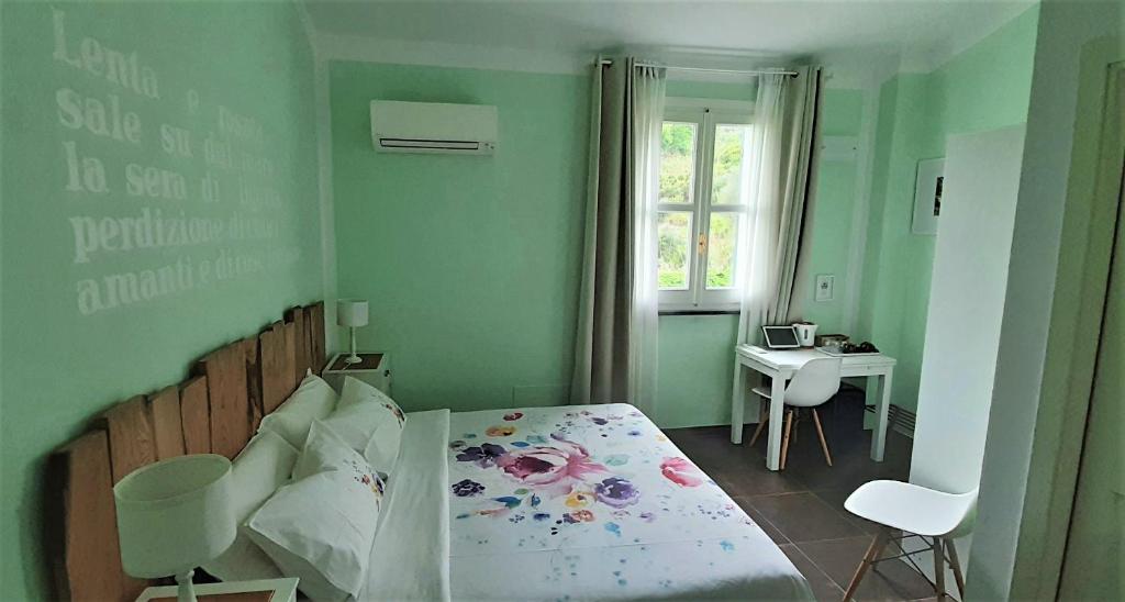 Łóżko lub łóżka w pokoju w obiekcie Amandolevanto B&B