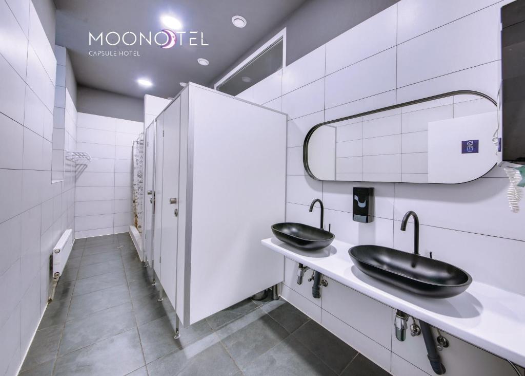 Koupelna v ubytování MOONOTEL Maidan