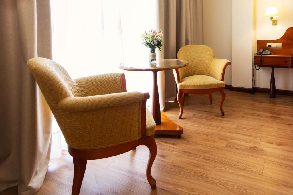 Posedenie v ubytovaní Gran Hotel de Ferrol