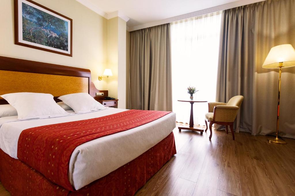 מיטה או מיטות בחדר ב-Gran Hotel de Ferrol