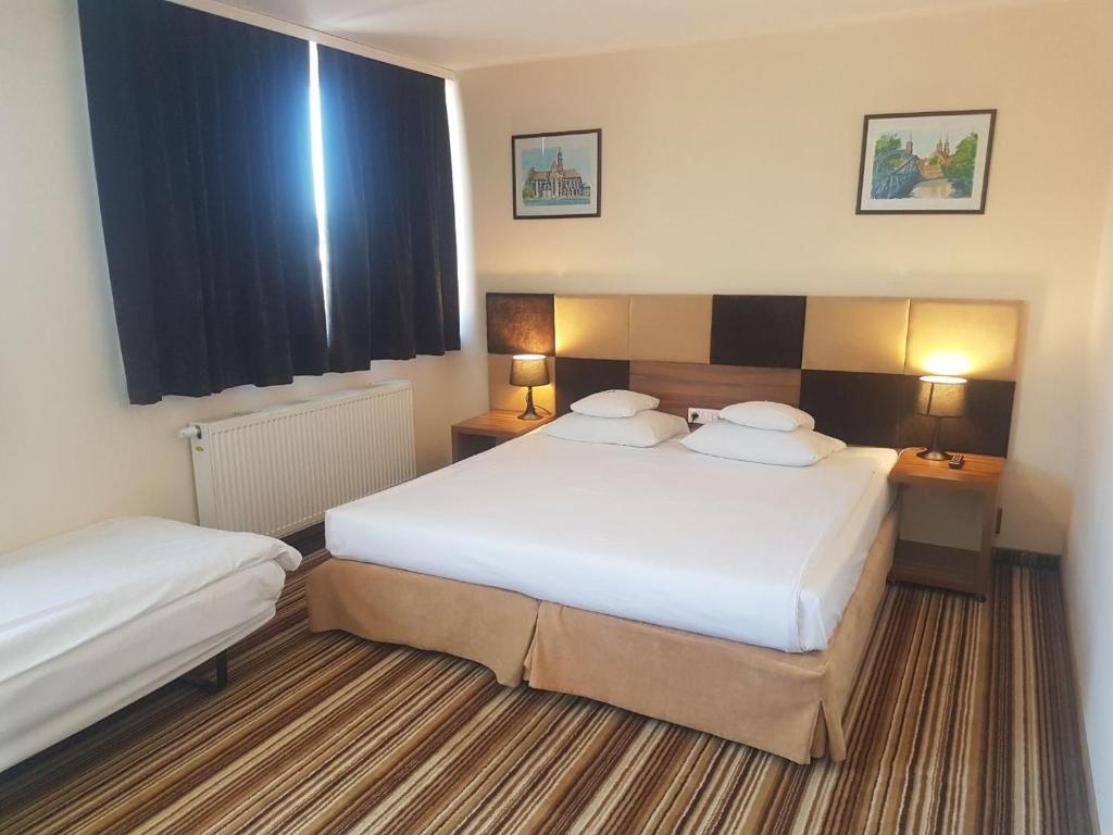 Postel nebo postele na pokoji v ubytování Boutique Hotel's Kwiska - Legnicka