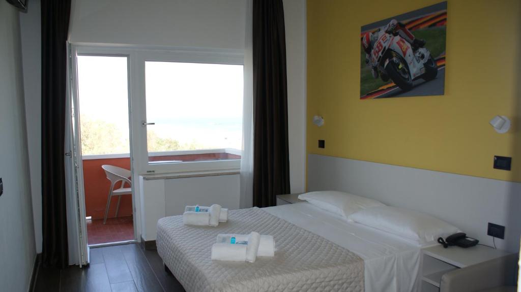 
Triple Room with Side Sea View
